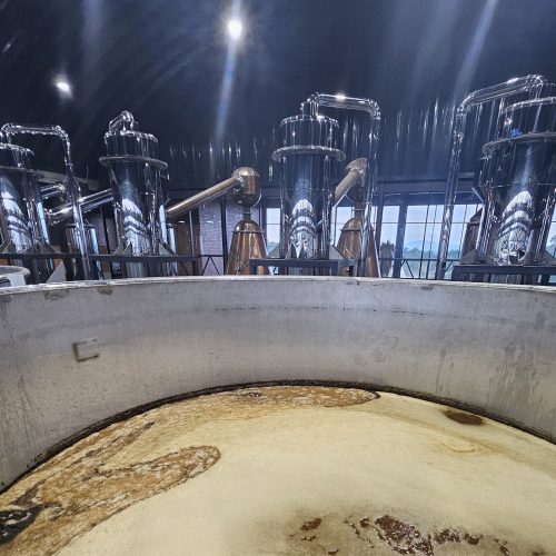 Spontaneous fermentation in open-top tanks